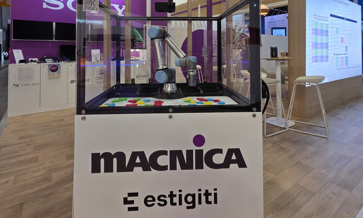 Robotic Arm with Vision and Edge AI