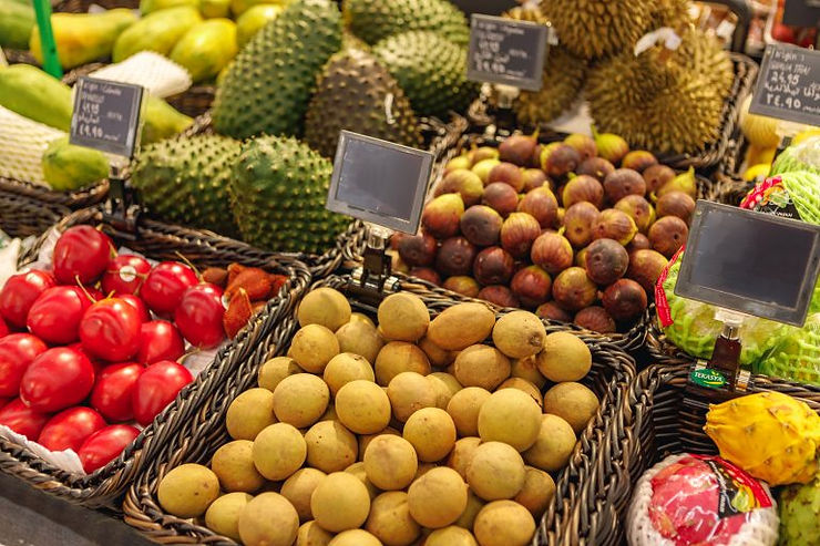 Supermarket with fruit using electronic price tag (ESL).